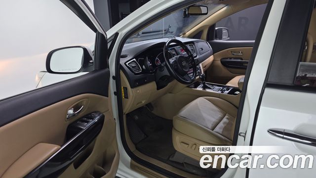 Kia Canival 2015 — photo 13