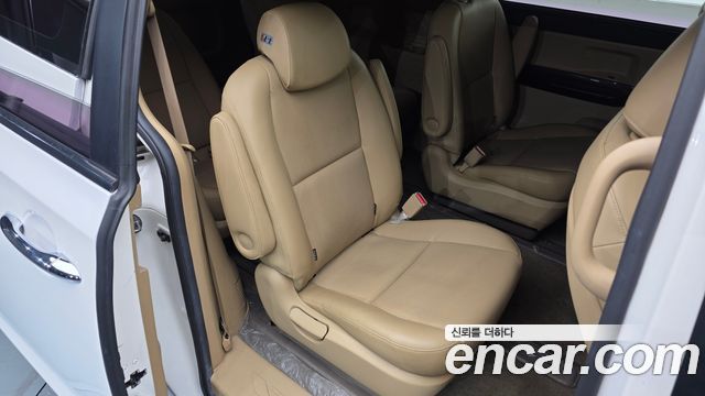 Kia Canival 2015 — photo 18