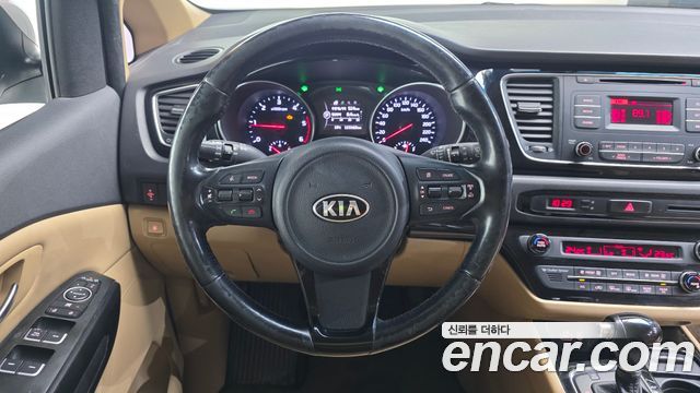Kia Canival 2015 — photo 19