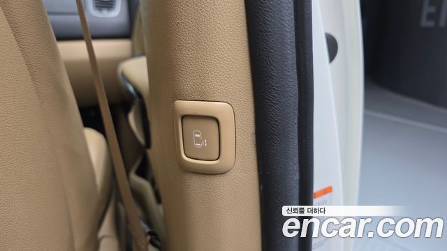 Kia Canival 2015 — photo 23