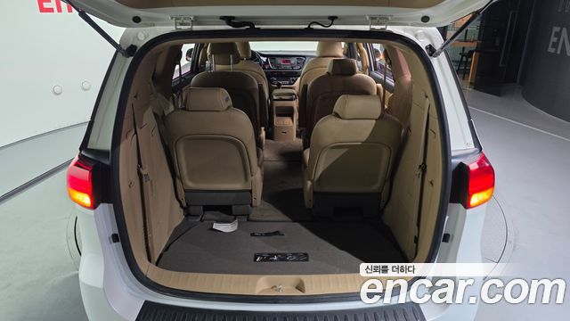 Kia Canival 2015 — photo 26