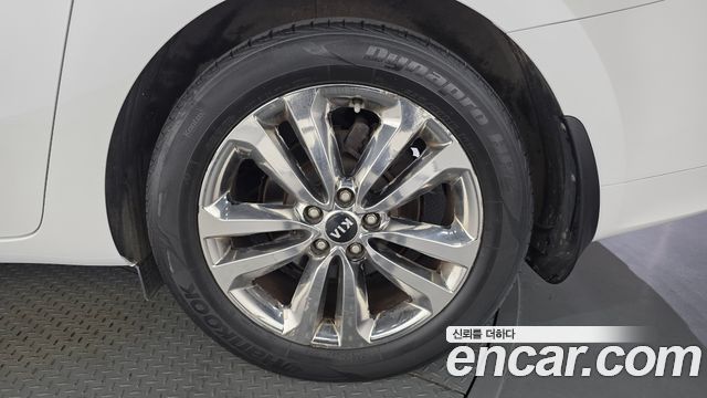 Kia Canival 2015 — photo 7