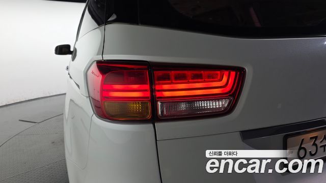 Kia Canival 2015 — photo 9
