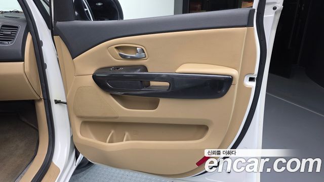 Kia Canival 2015 — photo 14