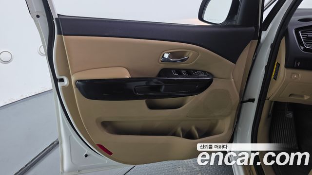 Kia Canival 2015 — photo 15