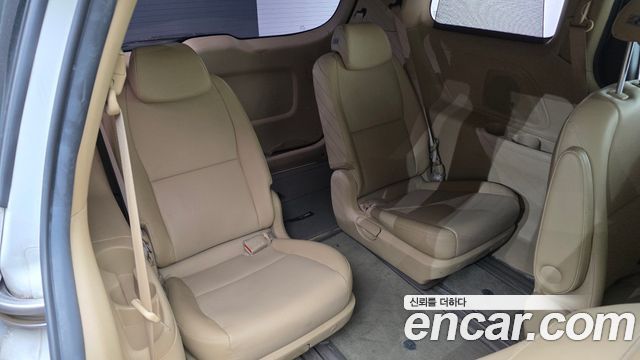 Kia Canival 2015 — photo 36