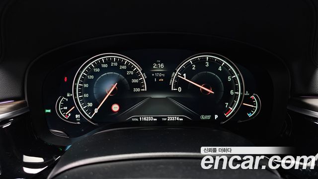 BMW 5-Series 2018 — photo 8