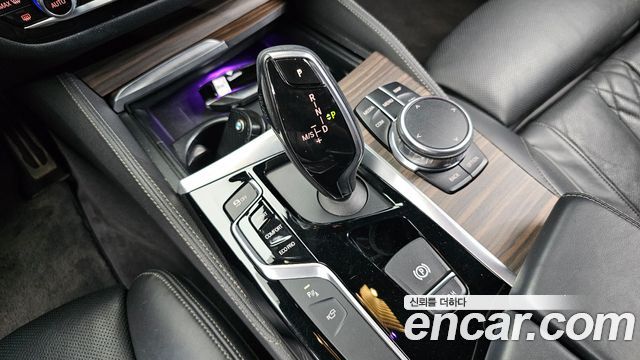 BMW 5-Series 2018 — photo 9