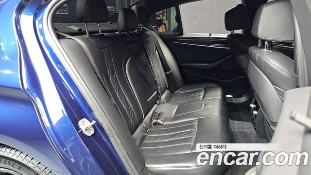 BMW 5-Series 2018 — photo 12