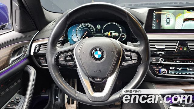 BMW 5-Series 2018 — photo 13