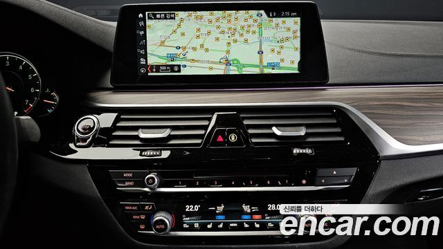 BMW 5-Series 2018 — photo 14