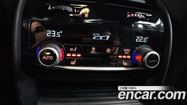 BMW 5-Series 2018 — photo 19