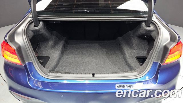 BMW 5-Series 2018 — photo 20