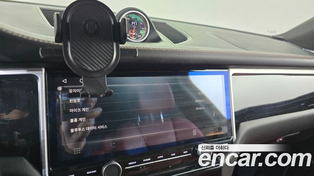 Porsche Macan 2015 — photo 16