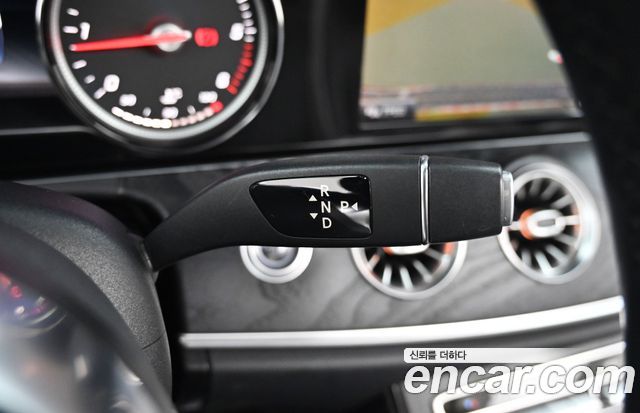Mercedes-Benz E-Class 2019 — photo 12