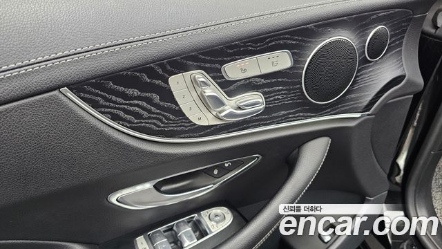 Mercedes-Benz E-Class 2019 — photo 19