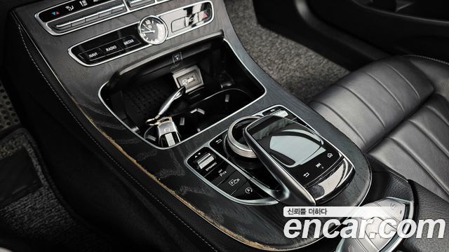 Mercedes-Benz E-Class 2019 — photo 22