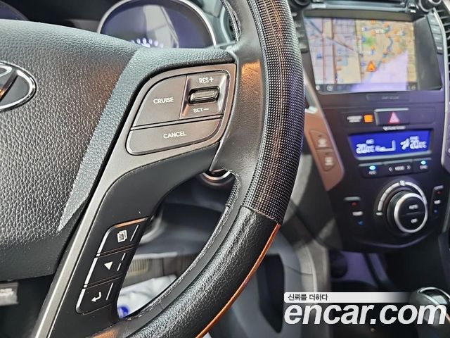 Hyundai Santafe 2017 — photo 16
