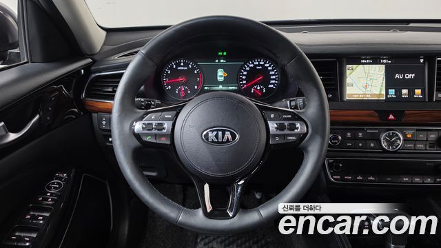 Kia K7 2017 — photo 18