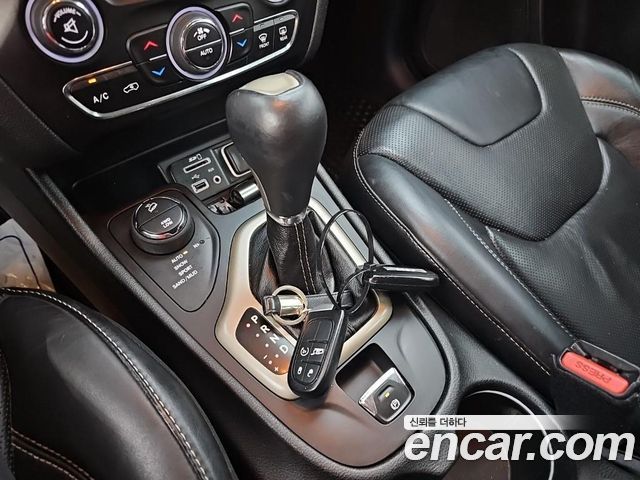 Jeep Cherokee 2015 — photo 9