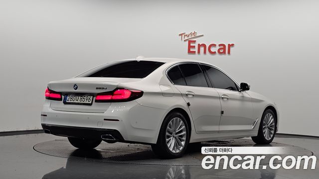 BMW 5-Series 2022 — photo 2