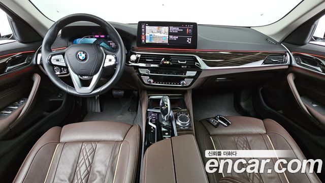 BMW 5-Series 2022 — photo 10