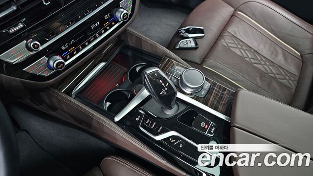 BMW 5-Series 2022 — photo 12