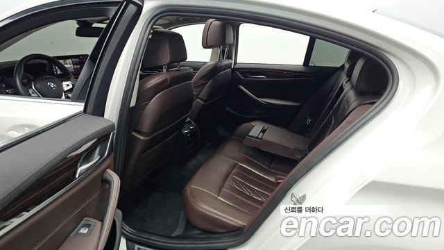 BMW 5-Series 2022 — photo 18