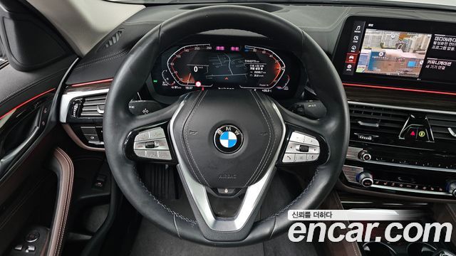 BMW 5-Series 2022 — photo 19