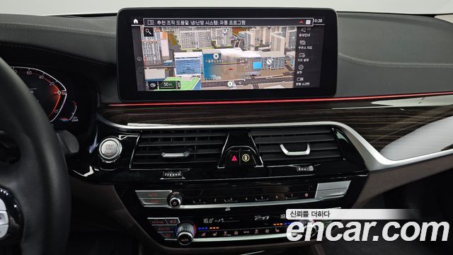 BMW 5-Series 2022 — photo 20