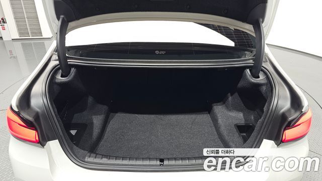 BMW 5-Series 2022 — photo 26