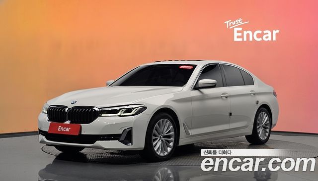 BMW 5-Series 2022 — photo 1