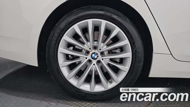 BMW 5-Series 2022 — photo 7