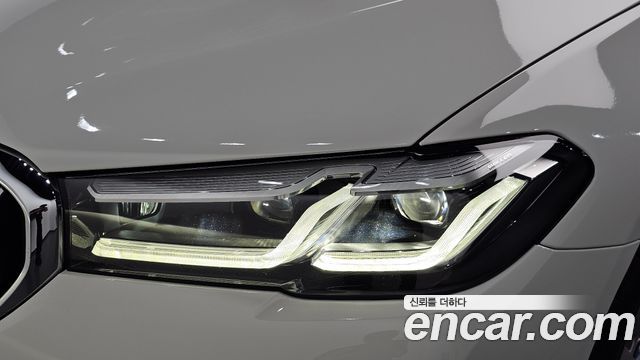 BMW 5-Series 2022 — photo 8