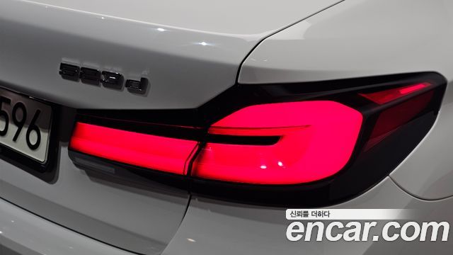 BMW 5-Series 2022 — photo 9