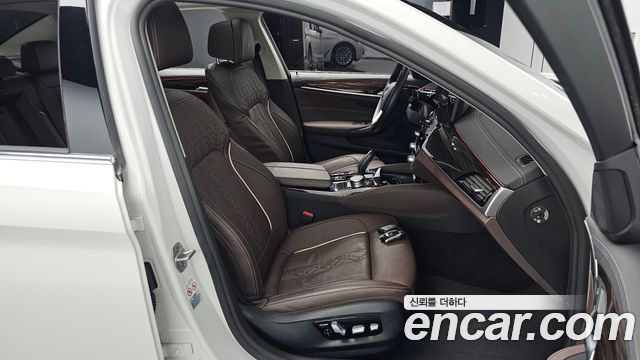 BMW 5-Series 2022 — photo 16