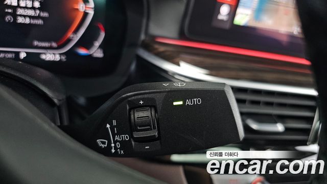 BMW 5-Series 2022 — photo 30