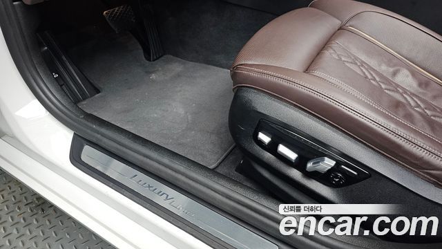 BMW 5-Series 2022 — photo 31