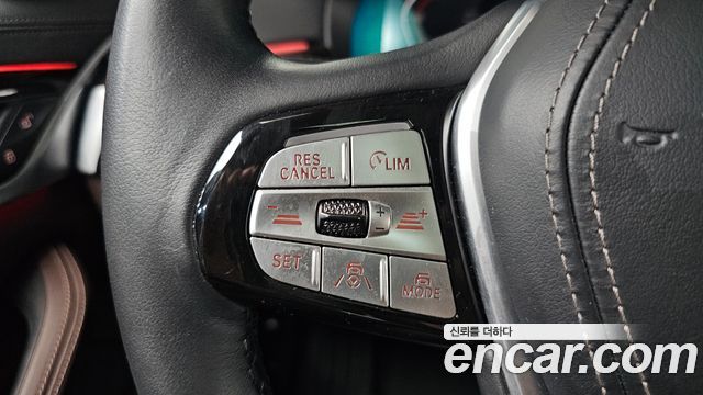 BMW 5-Series 2022 — photo 32
