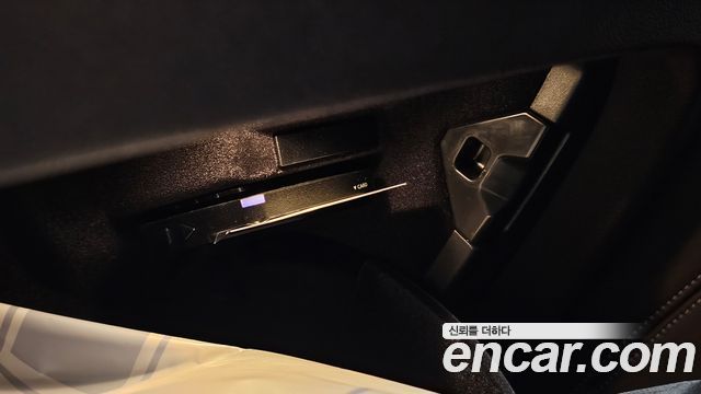 BMW 5-Series 2022 — photo 35