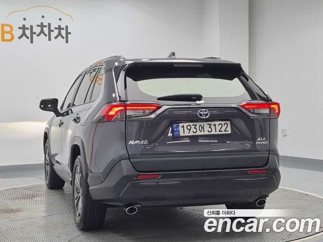 Toyota RAV4 2023 — photo 2