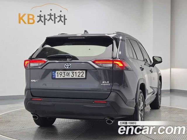 Toyota RAV4 2023 — photo 3