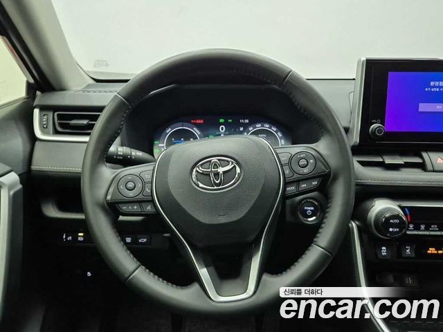 Toyota RAV4 2023 — photo 9