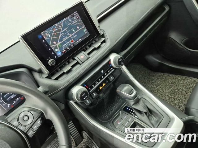 Toyota RAV4 2023 — photo 10