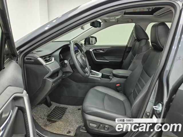 Toyota RAV4 2023 — photo 11