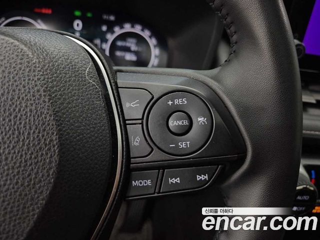 Toyota RAV4 2023 — photo 16