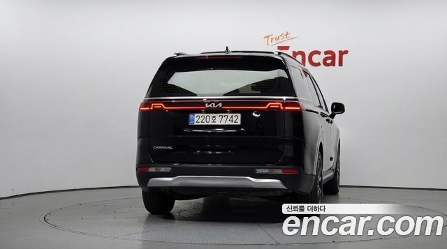 Kia Canival 2023 — photo 4