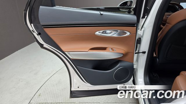 Genesis GV70 2022 — photo 15