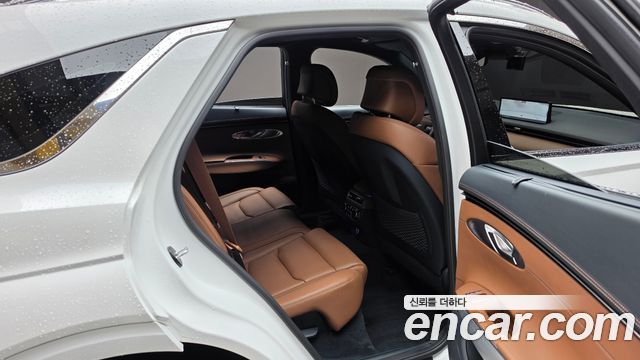 Genesis GV70 2022 — photo 16