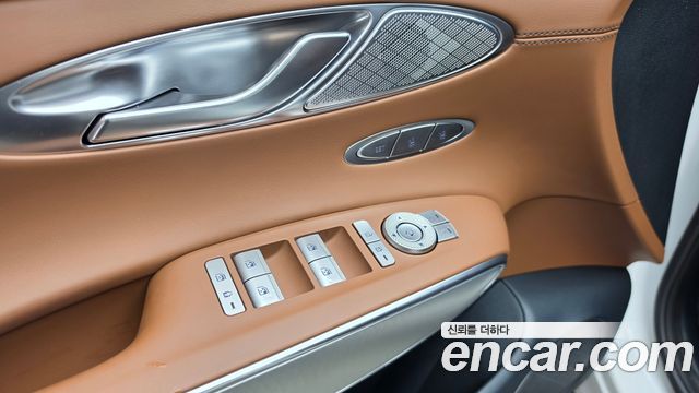 Genesis GV70 2022 — photo 30